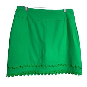 Crown and Ivy Kelly Green lace trimmed stretchy slimming comfortable skort SZ-4